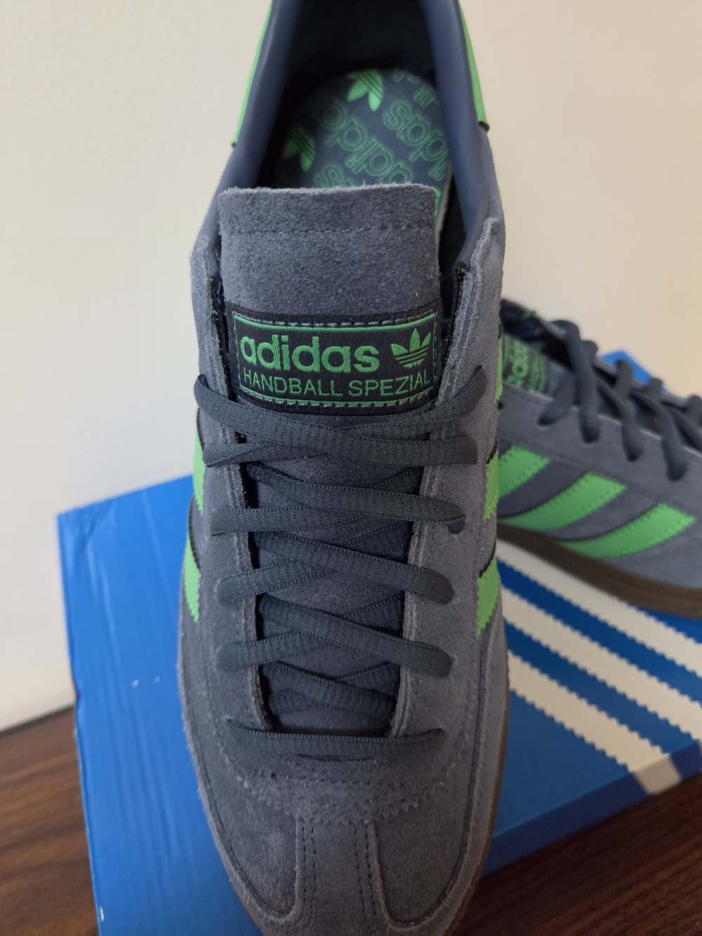 Brand New Adidas Men’s Blue Suede Spezial Sneakers with Green Stripes - Picture 4 of 8